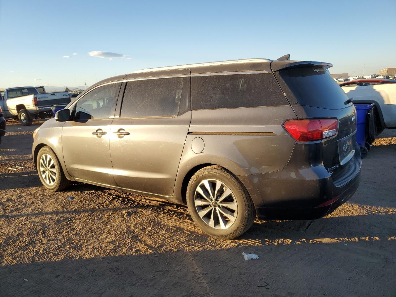 2015 Kia Sedona Ex - Image 2