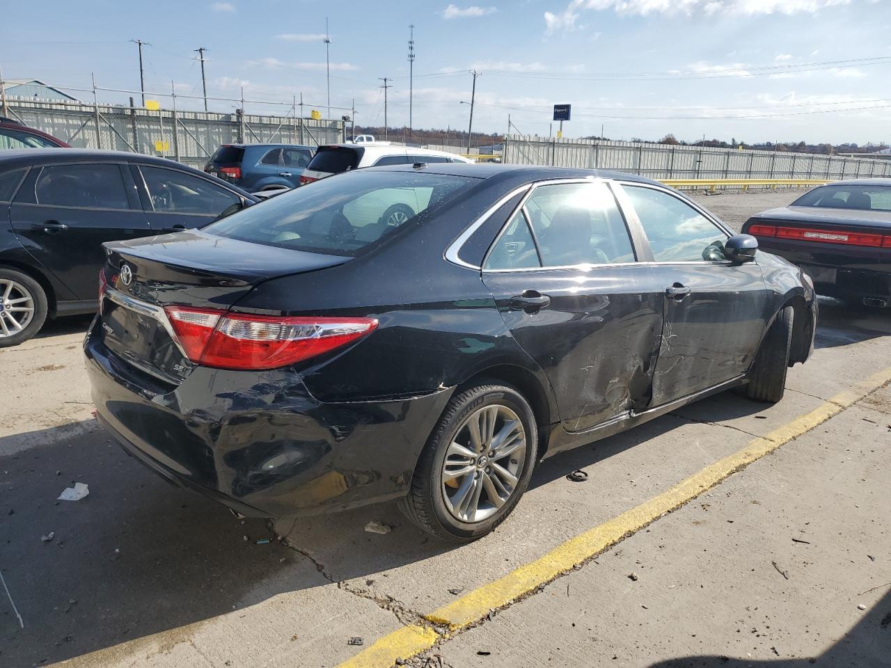 2016 Toyota Camry Se - Image 3