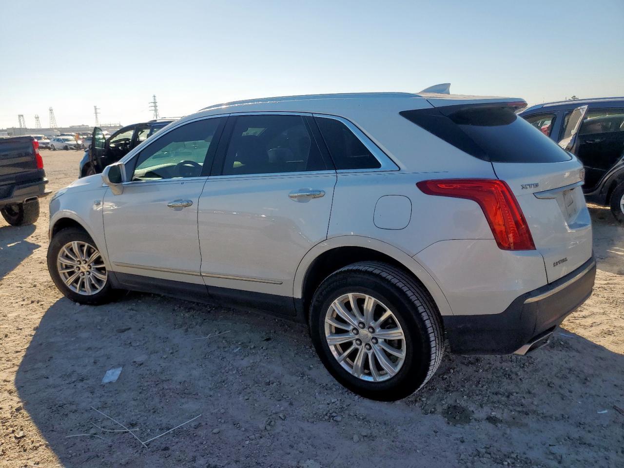 2019 Cadillac Xt5 - Image 2
