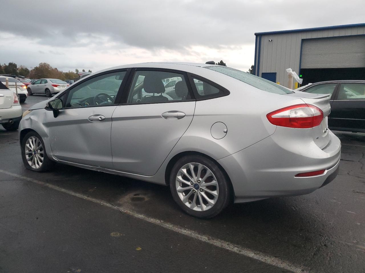 2014 Ford Fiesta Se - Фото 2