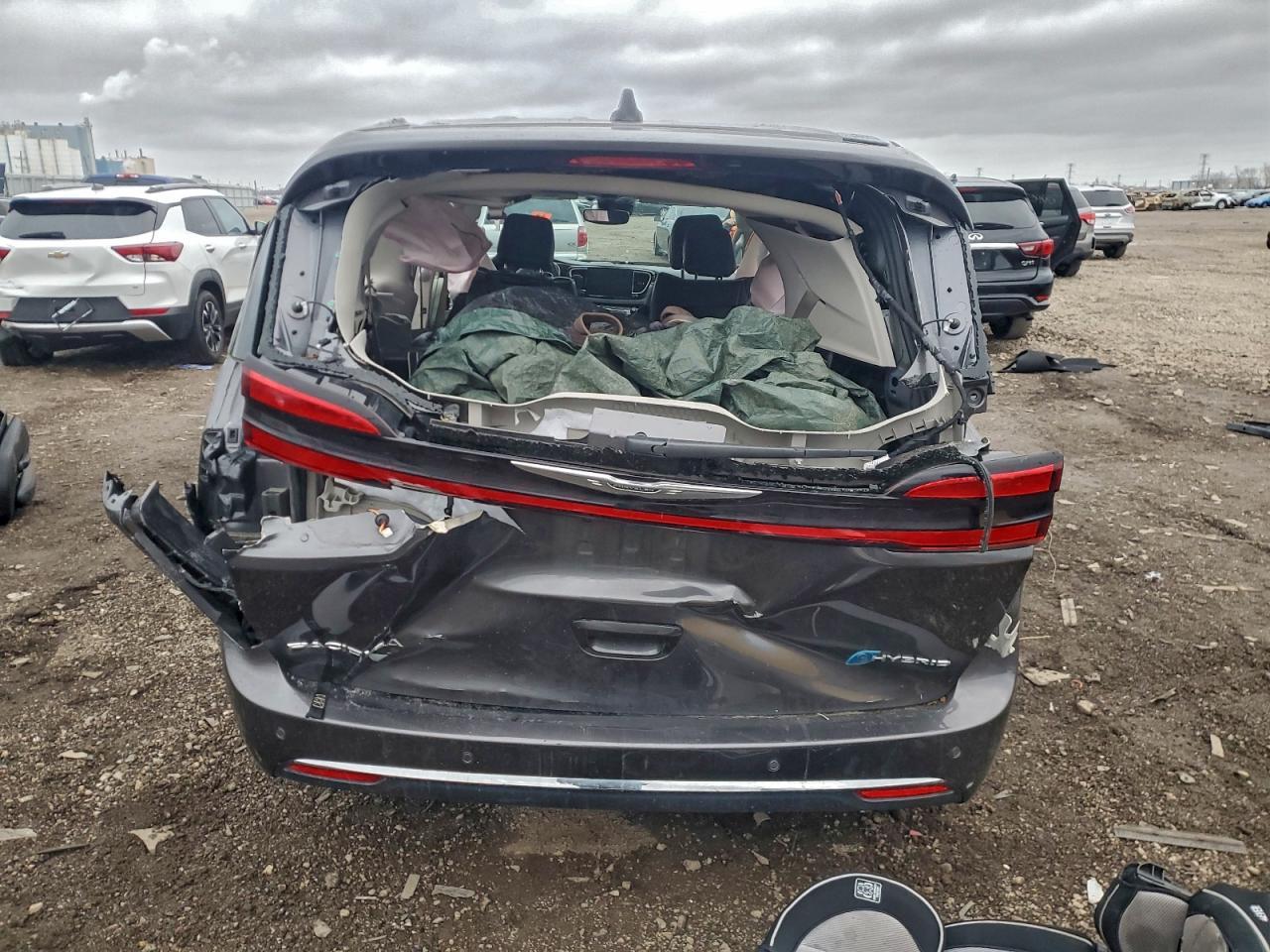 2023 Chrysler Pacifica Hybrid Limited - Image 6