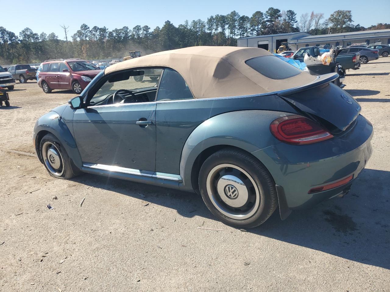 2018 Volkswagen Beetle S - Фото 2