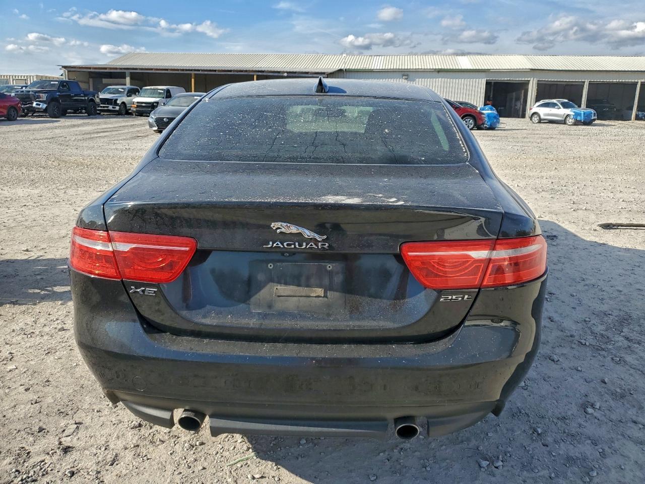 2017 Jaguar Xe Prestige - Фото 6