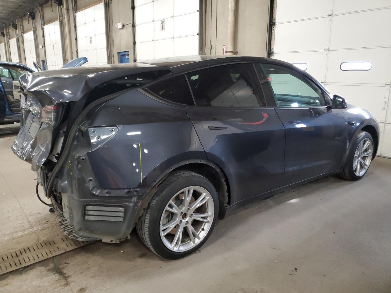 2024 Tesla Model Y - Фото 3