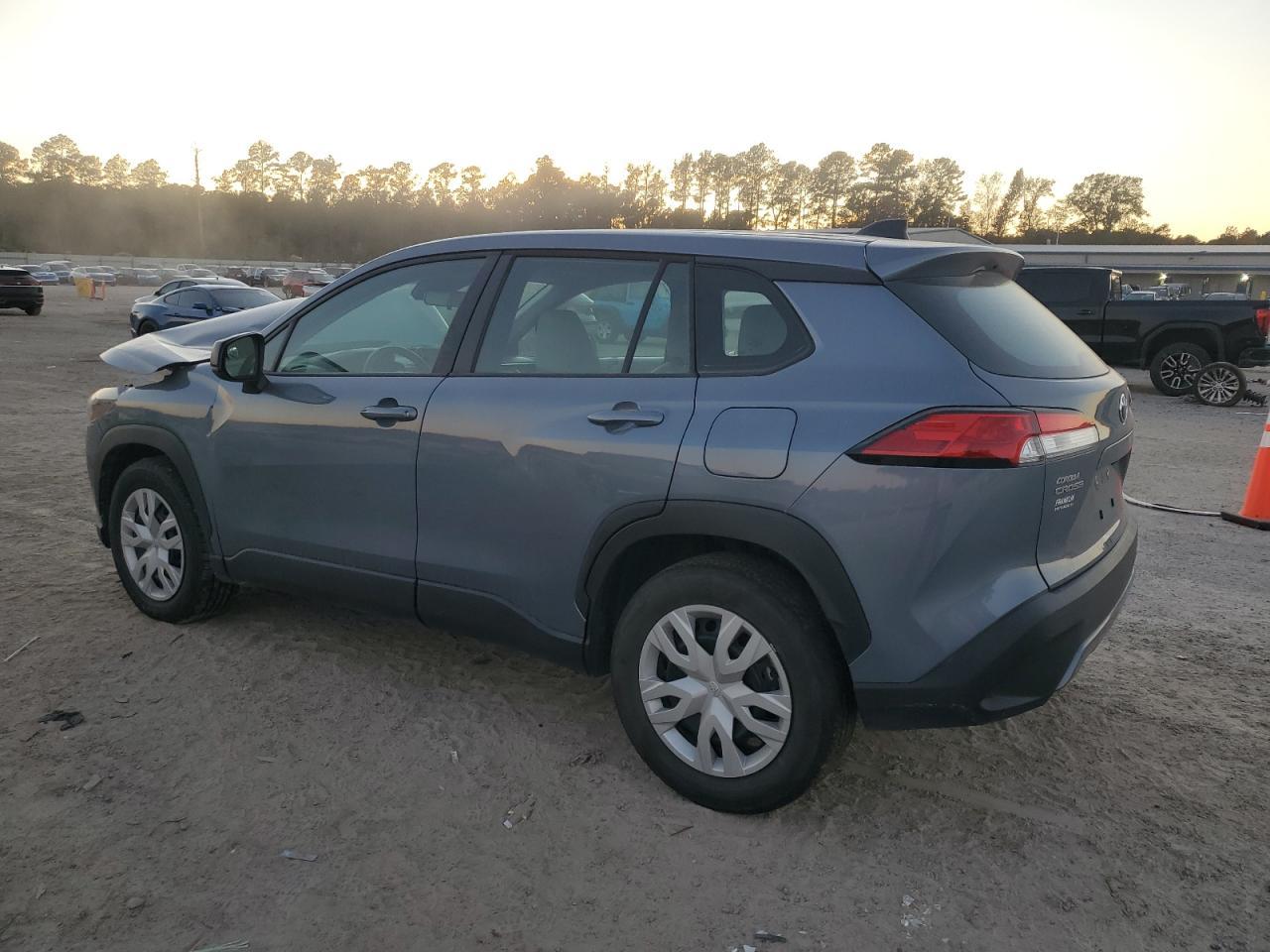 2023 Toyota Corolla Cross L - Image 2