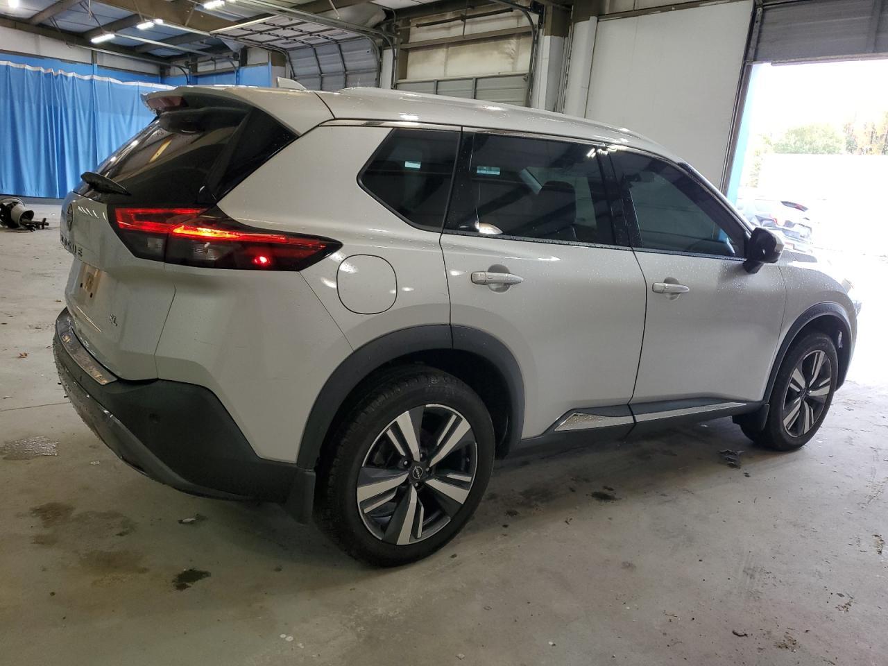 2022 Nissan Rogue Sl - Image 3