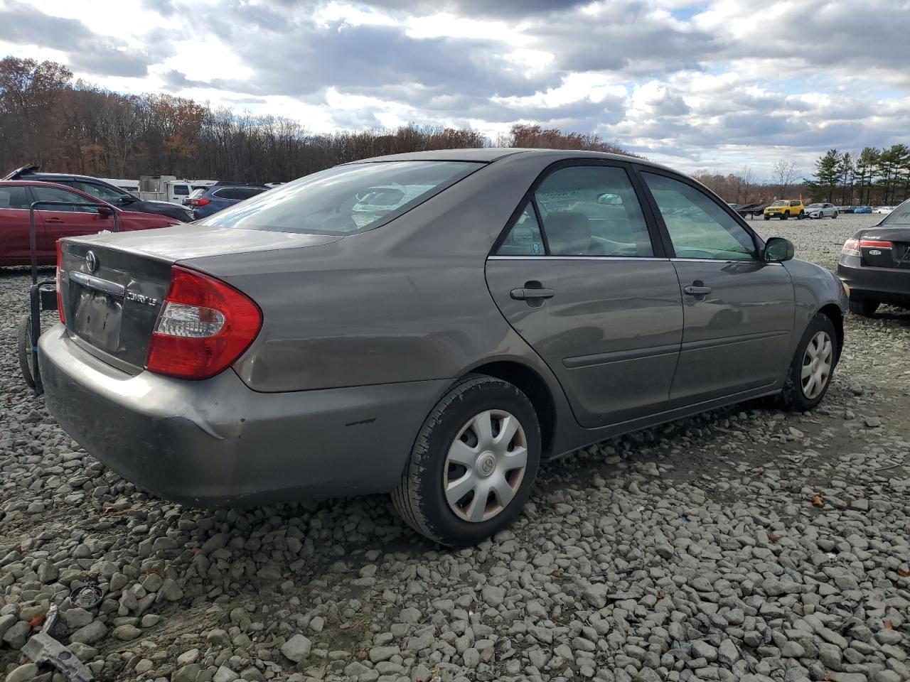 2002 Toyota Camry Le - Фото 3