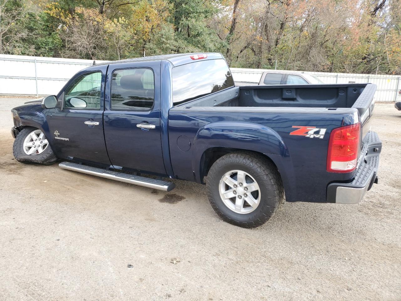 2011 GMC Sierra - Image 2