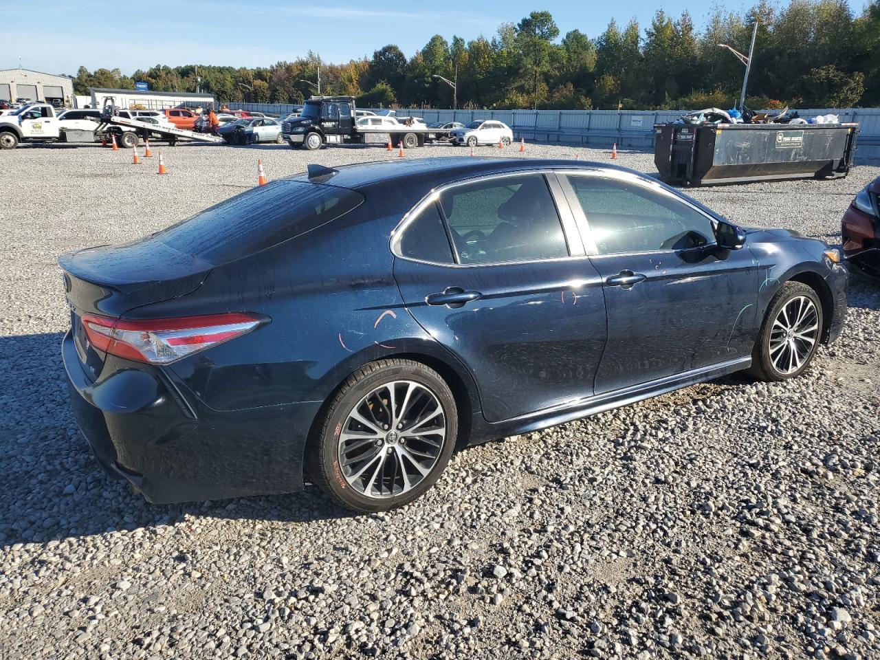2020 Toyota Camry Se - Фото 3