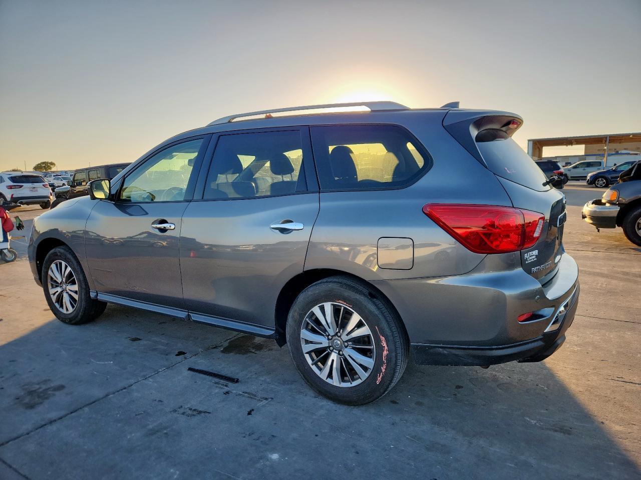 2019 Nissan Pathfinder S - Image 2