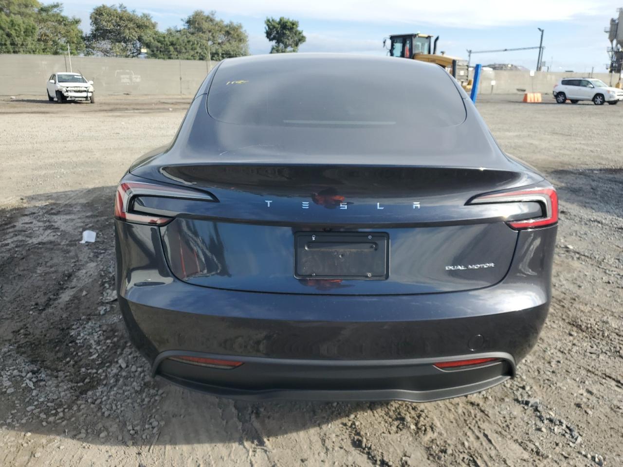 2025 Tesla Model 3 - Фото 6