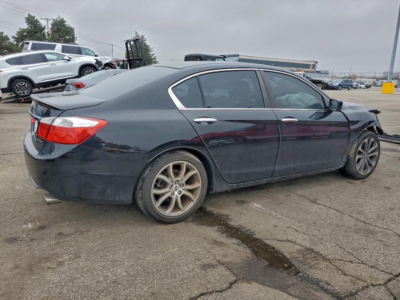 2015 Honda Accord Sport - Image 3