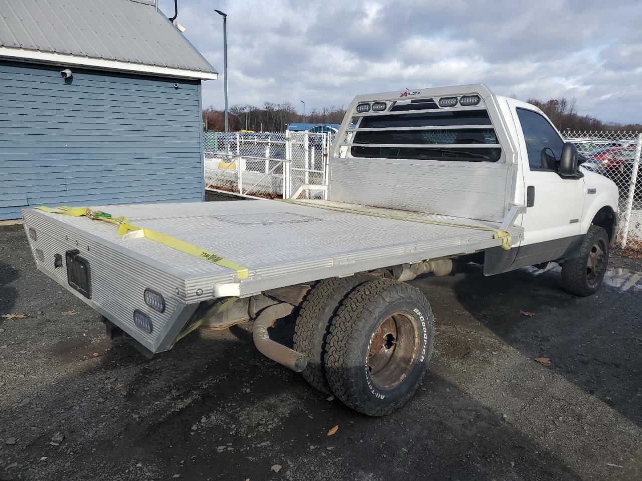 2005 Ford F350 Super Duty Flatbed Truck - Фото 3
