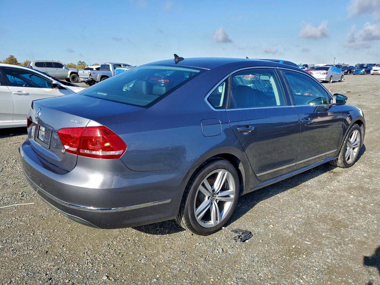 2014 Volkswagen Passat Se - Фото 3