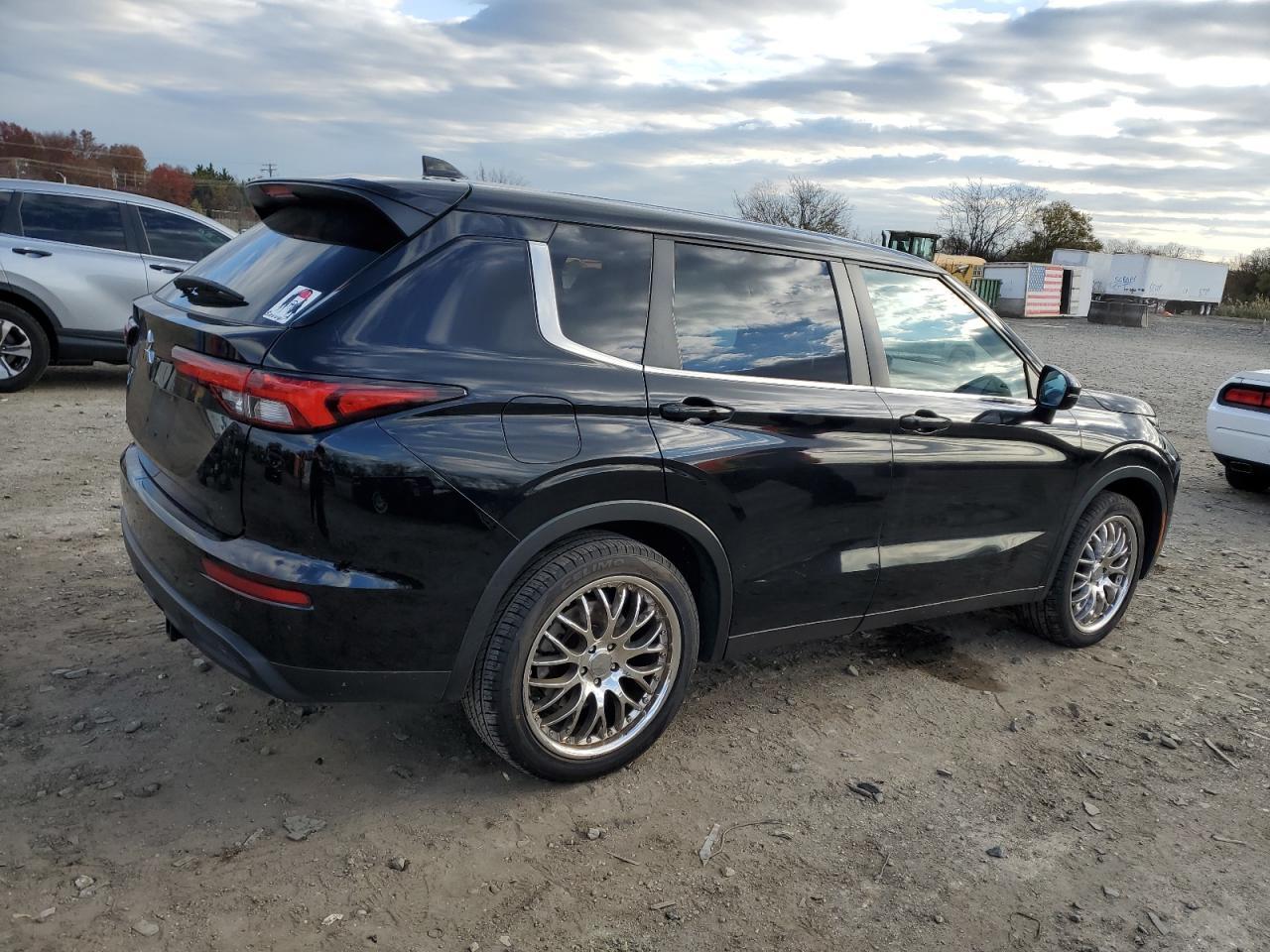 2022 Mitsubishi Outlander Es - Фото 3