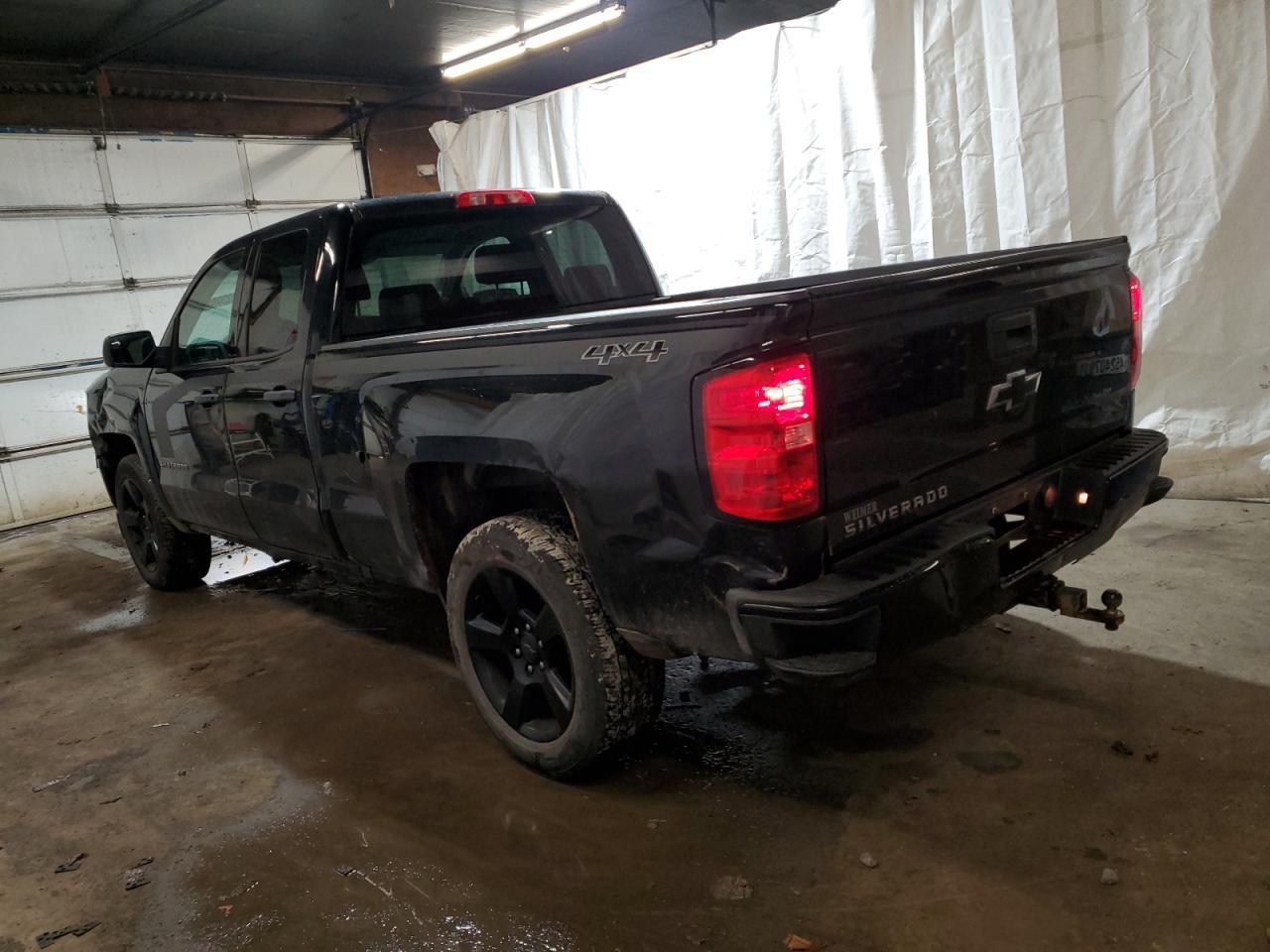 2017 Chevrolet Silverado K1500 Custom - Фото 2