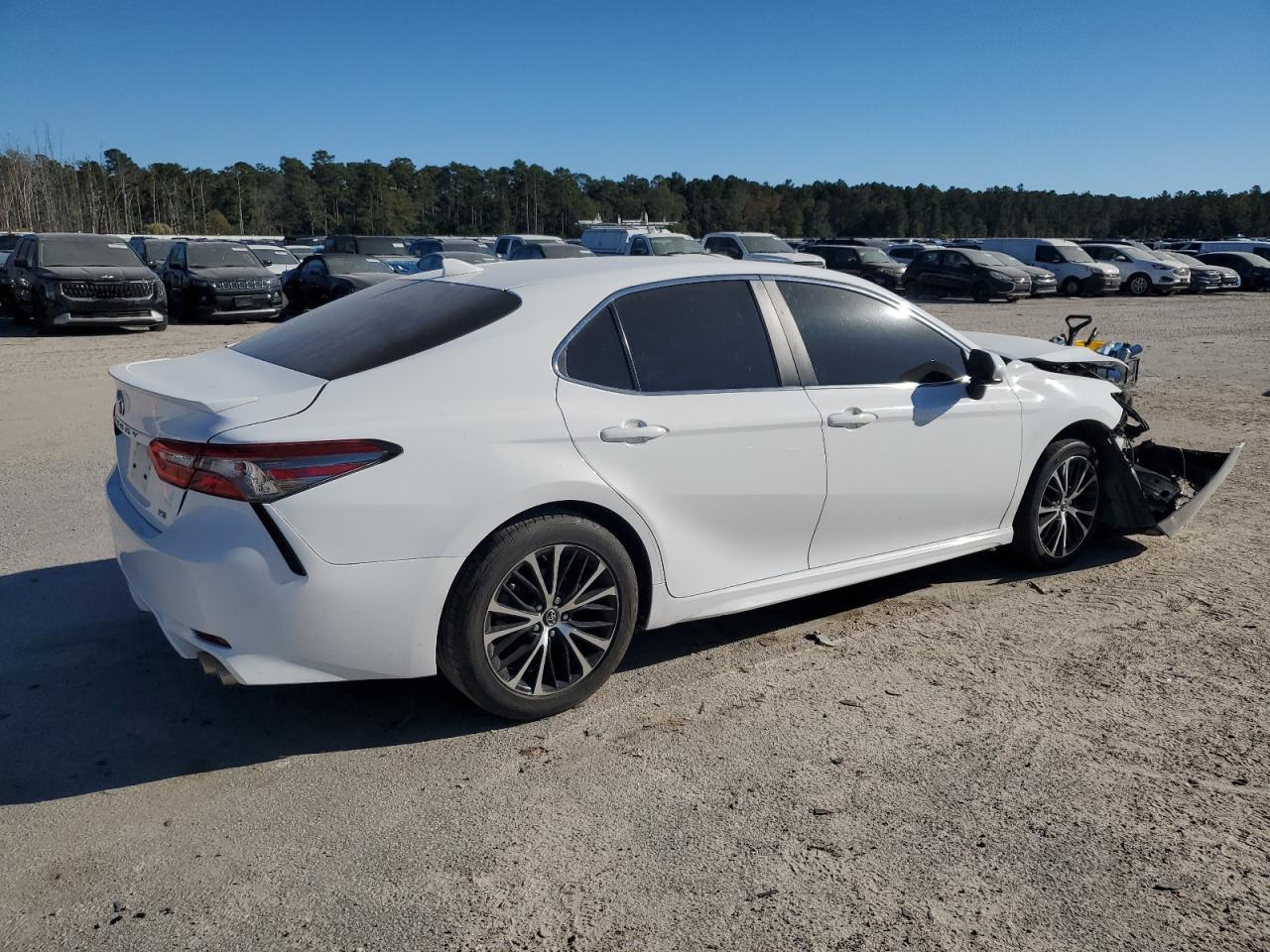 2019 Toyota Camry L - Фото 3
