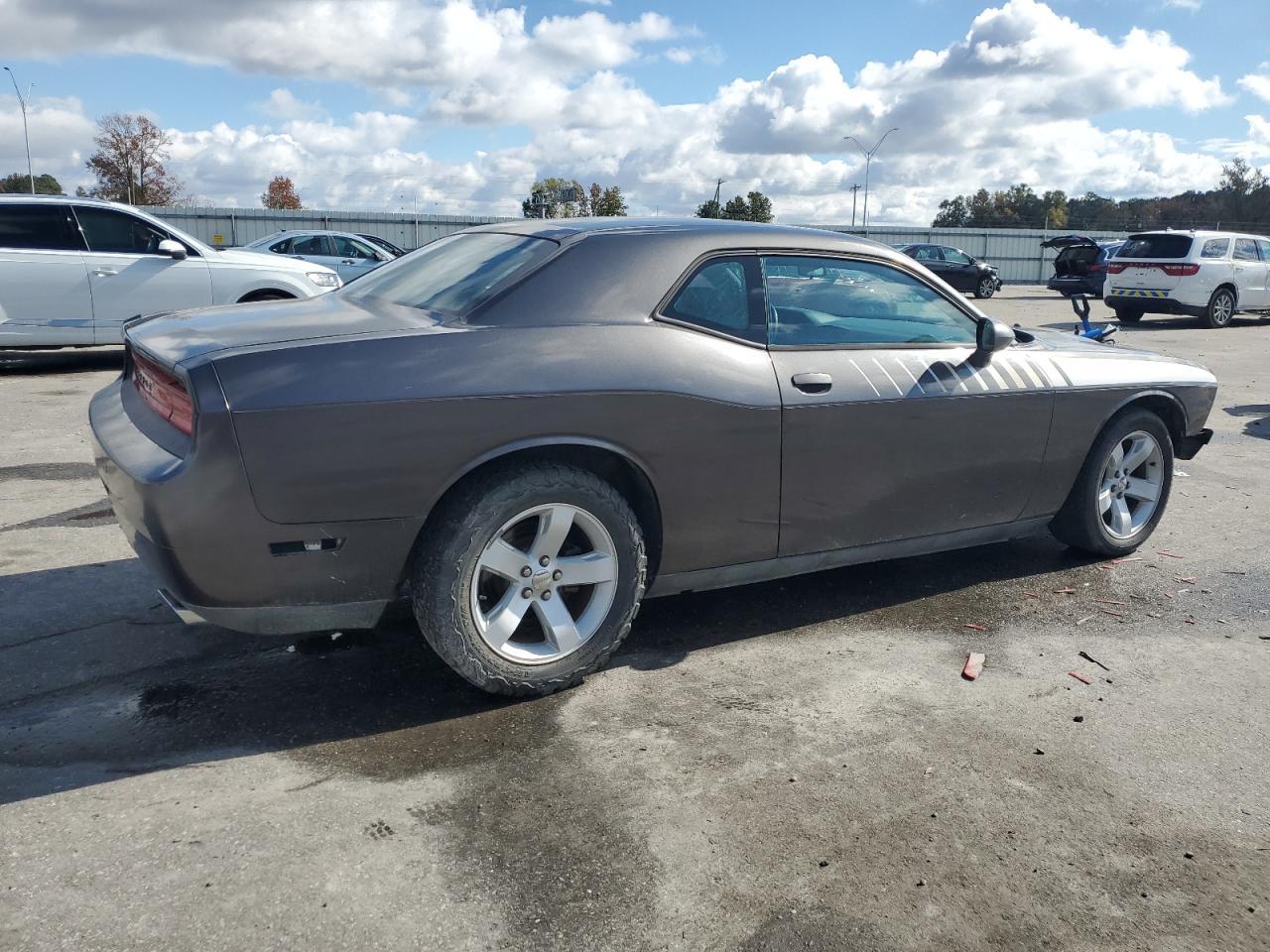 2013 Dodge Challenger Sxt - Image 3