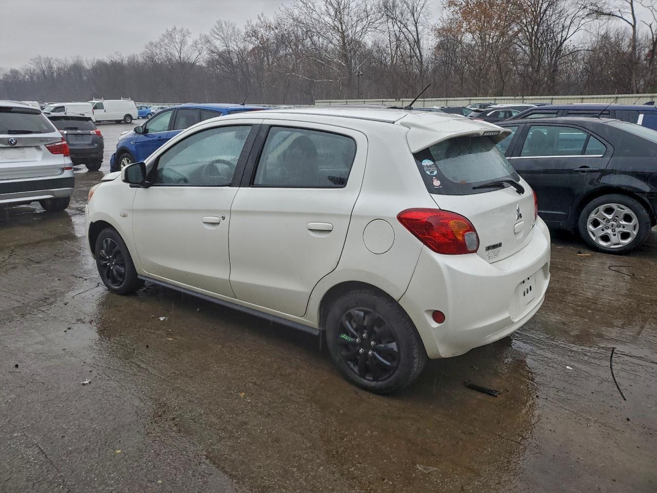 2015 Mitsubishi Mirage De - Фото 2