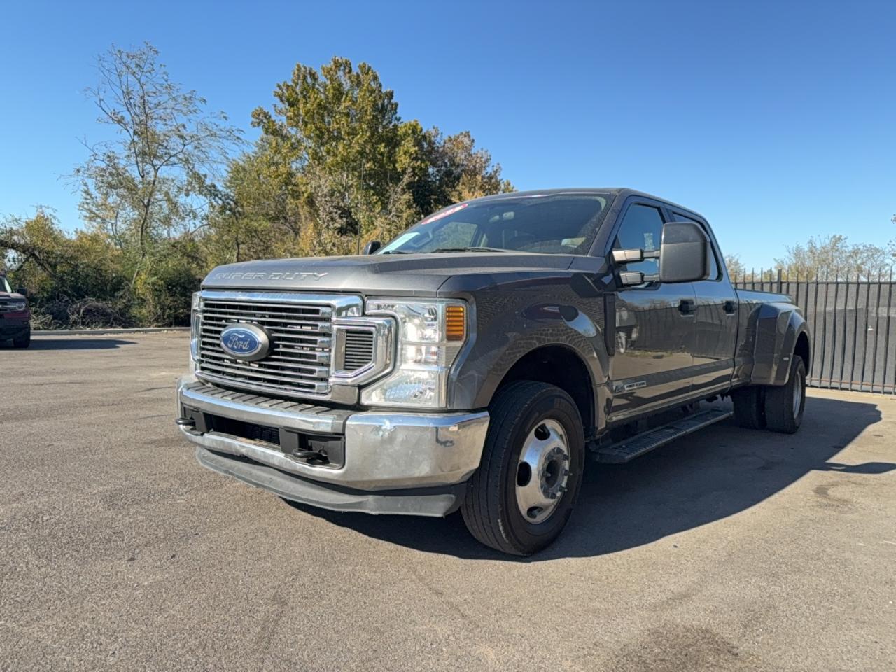 2022 Ford F350 Super Duty - Image 2