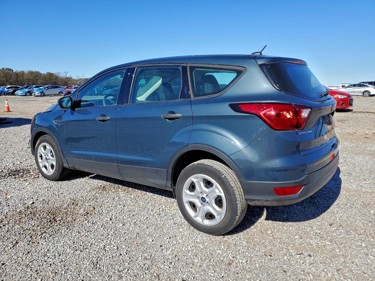 2019 Ford Escape S - Фото 2