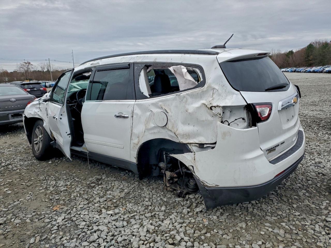 2017 Chevrolet Traverse Lt - Image 2