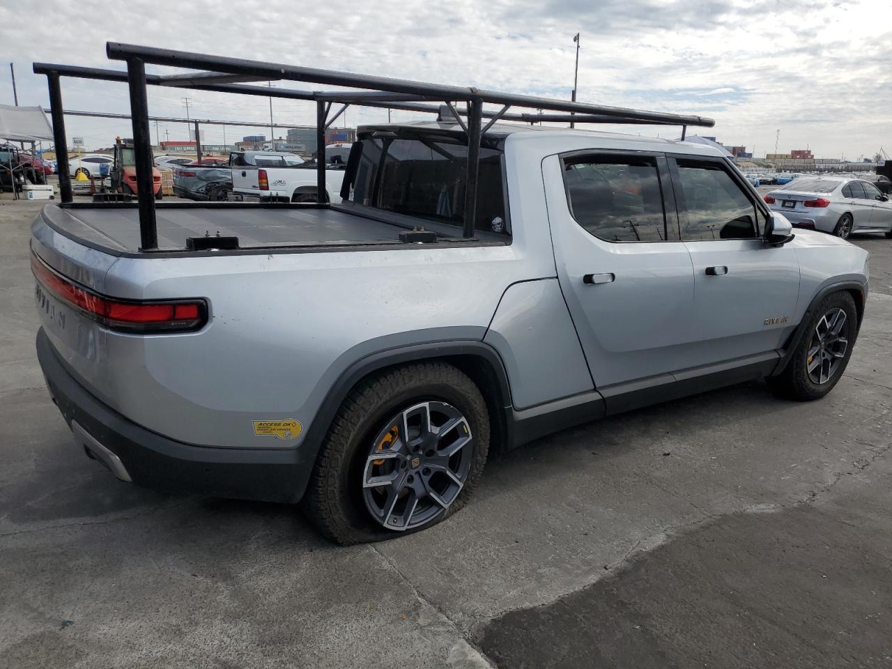 2022 Rivian R1T Launch Edition - Фото 3