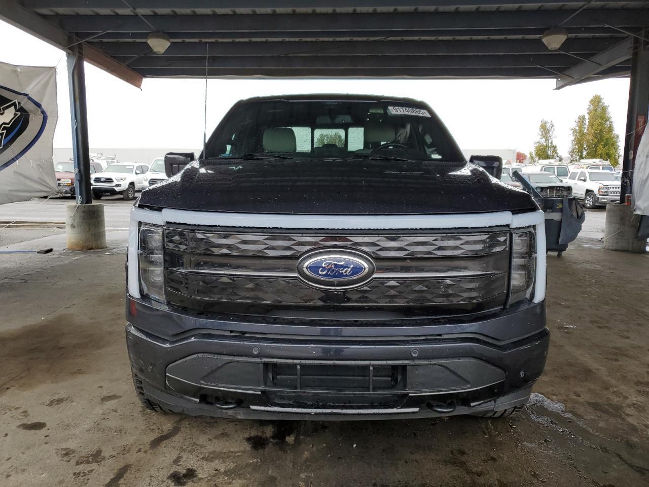 2022 Ford F150 Lightning Pro - Фото 5