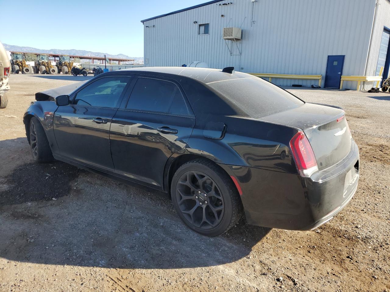 2019 Chrysler 300 Touring - Фото 2