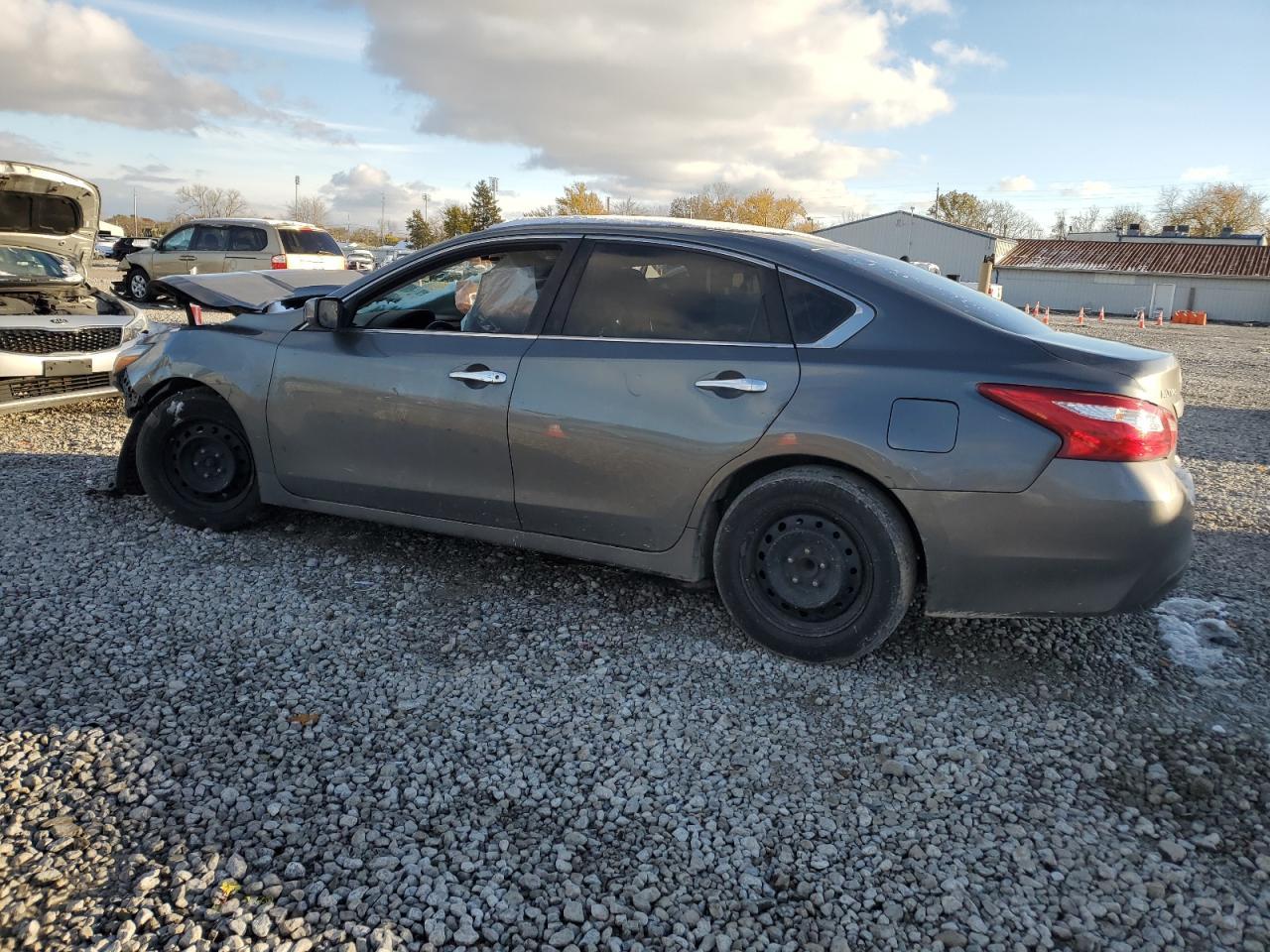 2017 Nissan Altima - Фото 2