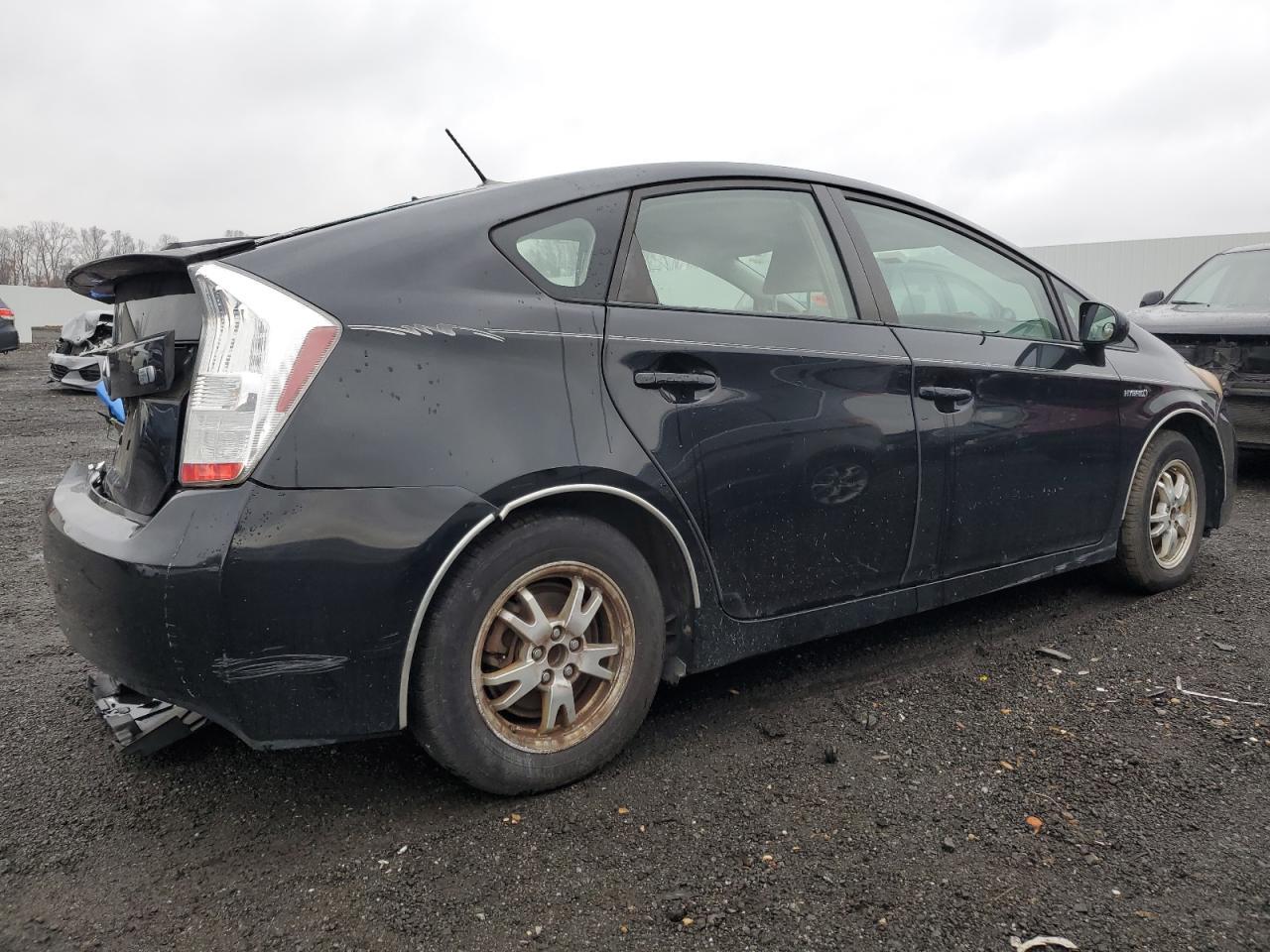2011 Toyota Prius Two - Фото 3