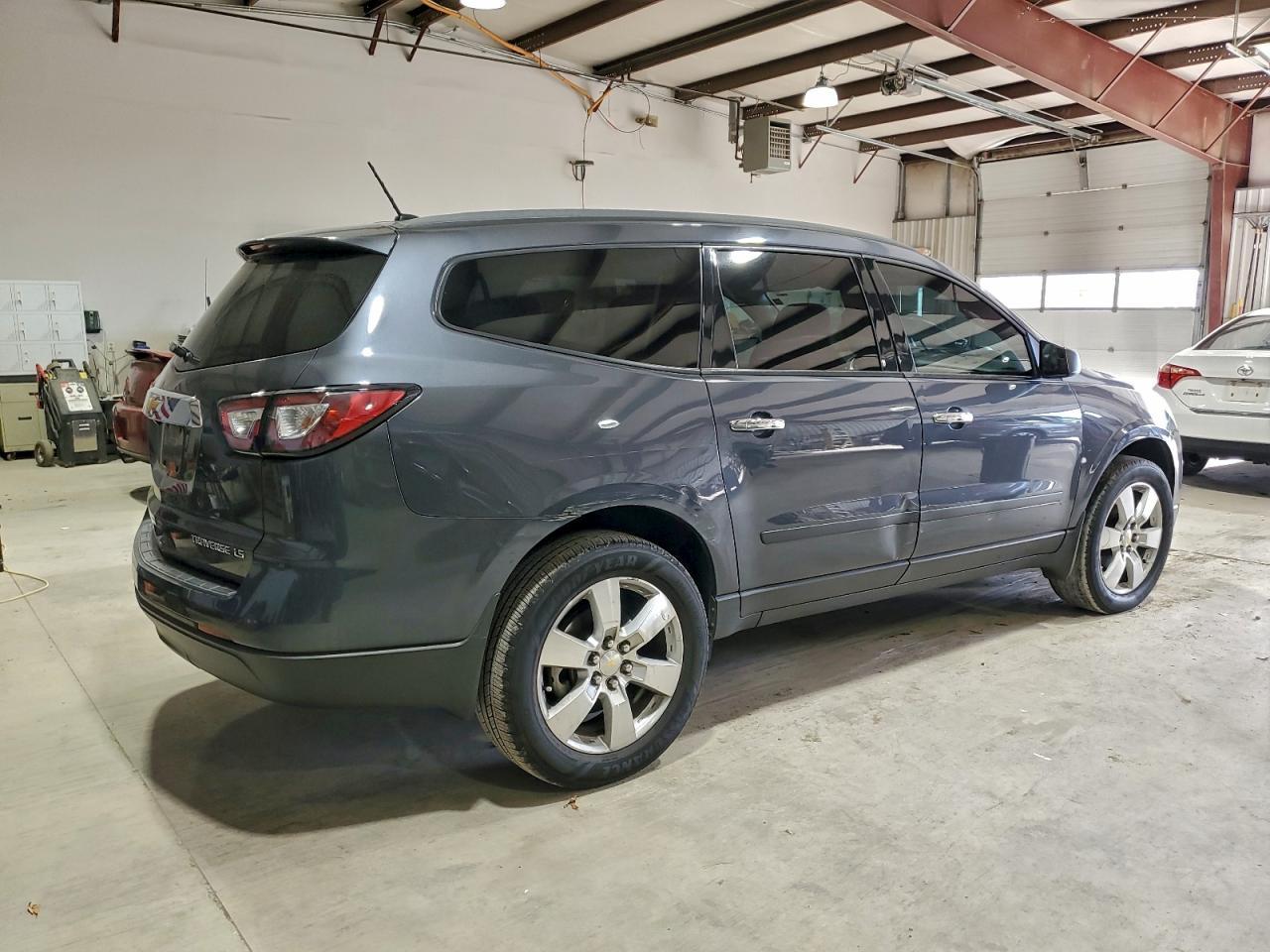 2013 Chevrolet Traverse Ls - Image 3