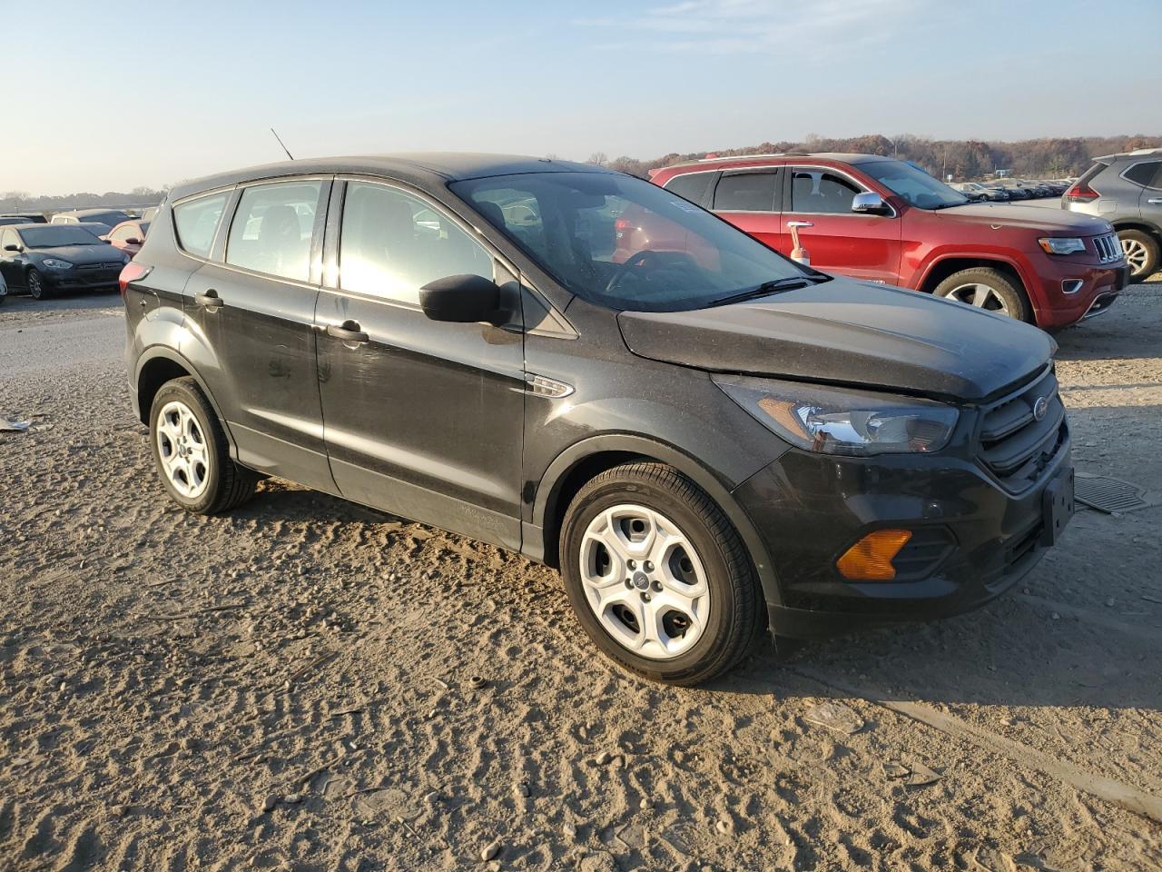 2019 Ford Escape S - Фото 4