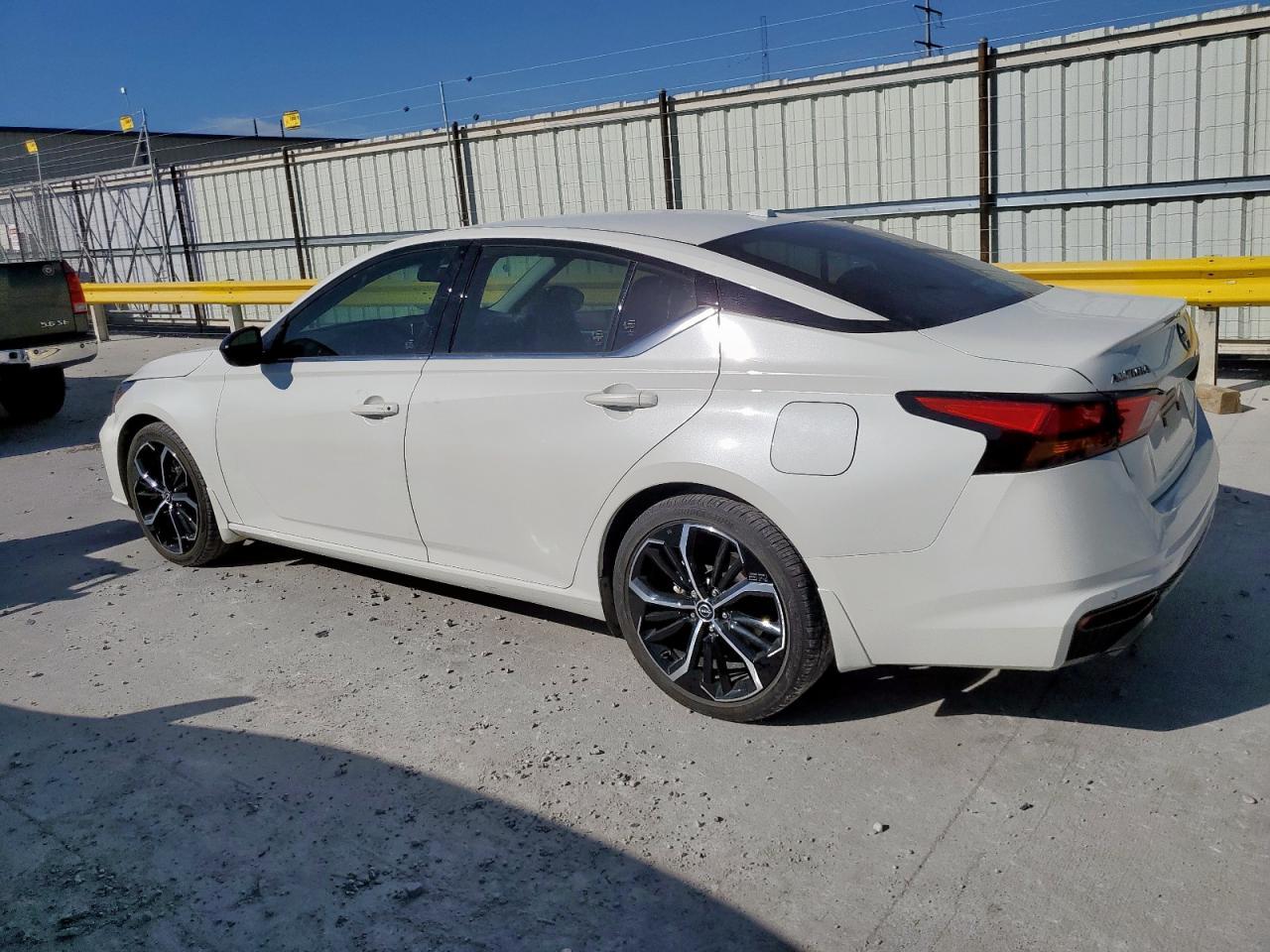 2024 Nissan Altima Sr - Фото 2