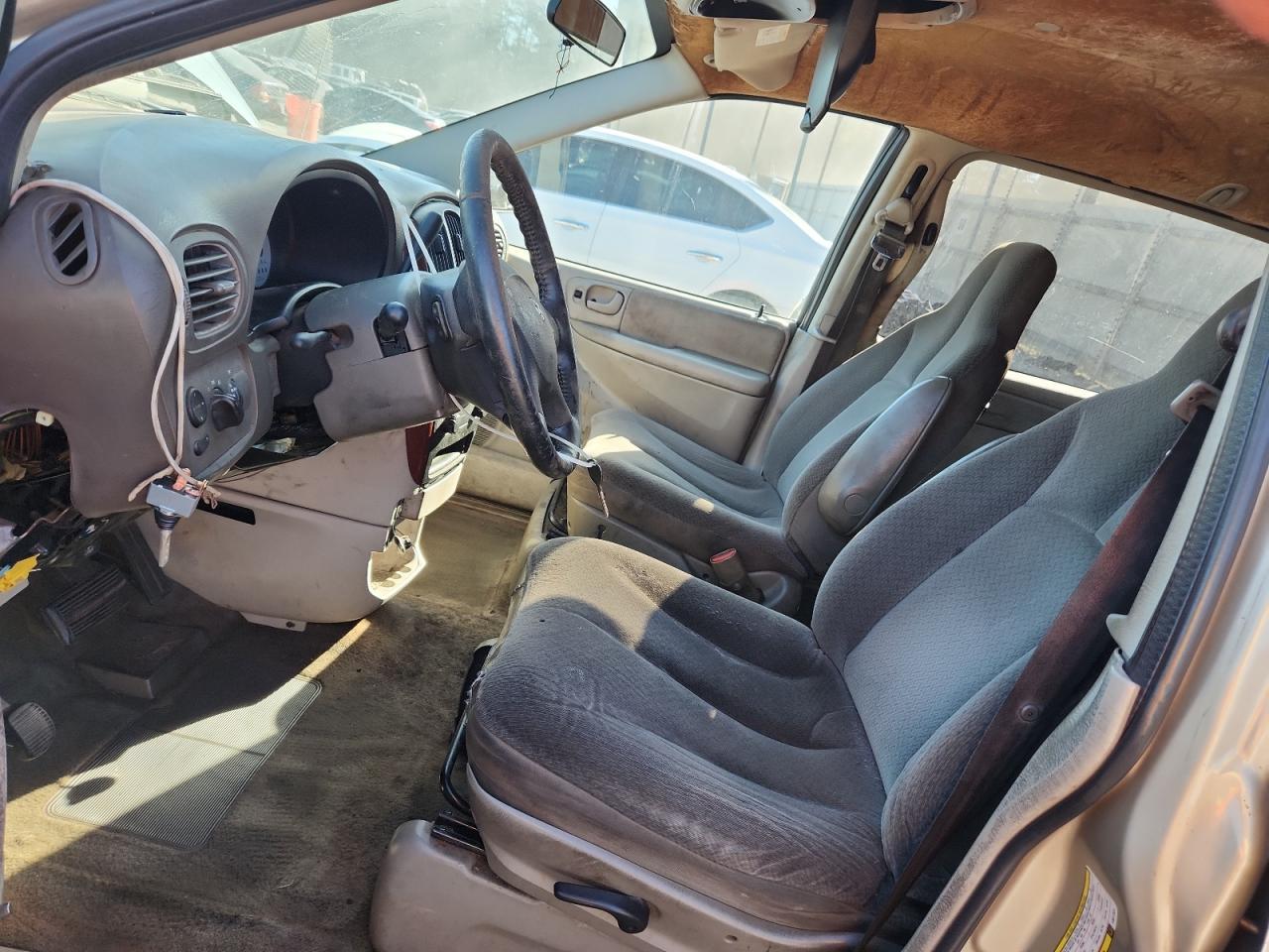 2005 Chrysler Town & Country - Image 7