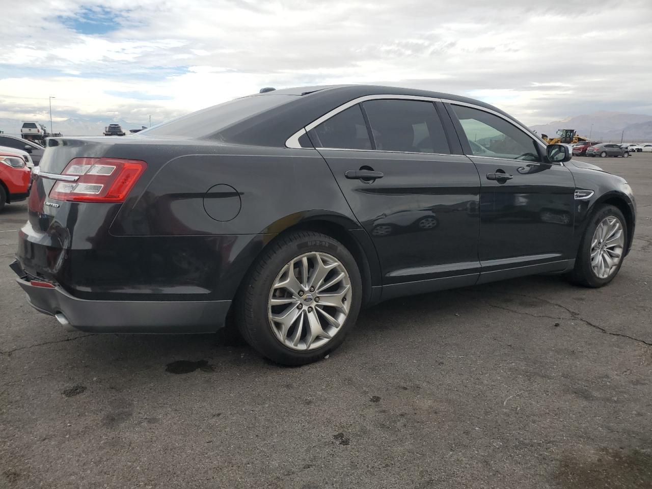 2015 Ford Taurus Limited - Image 3