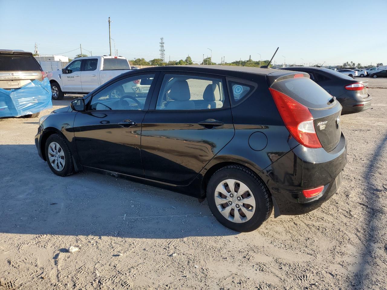 2016 Hyundai Accent Se - Фото 2