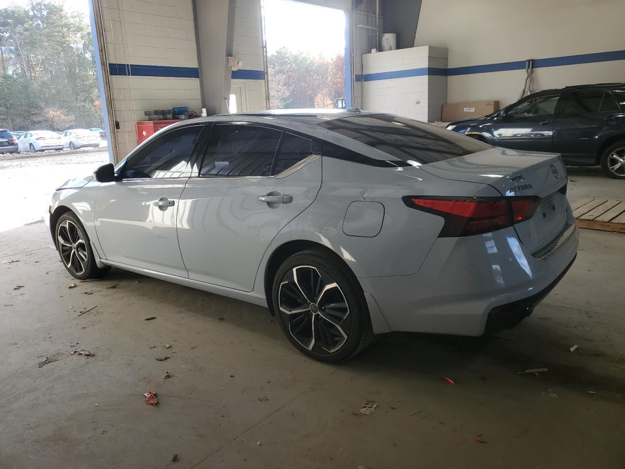 2023 Nissan Altima Sr - Фото 2