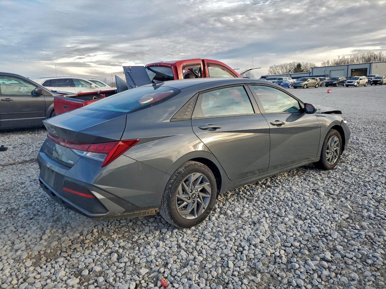 2025 Hyundai Elantra Blue - Фото 3