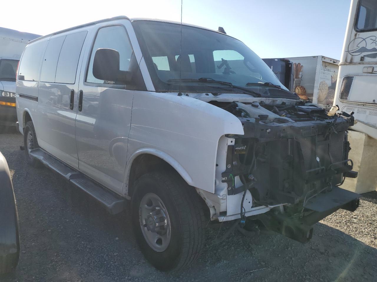 2016 Chevrolet Express 2500 - Фото 4