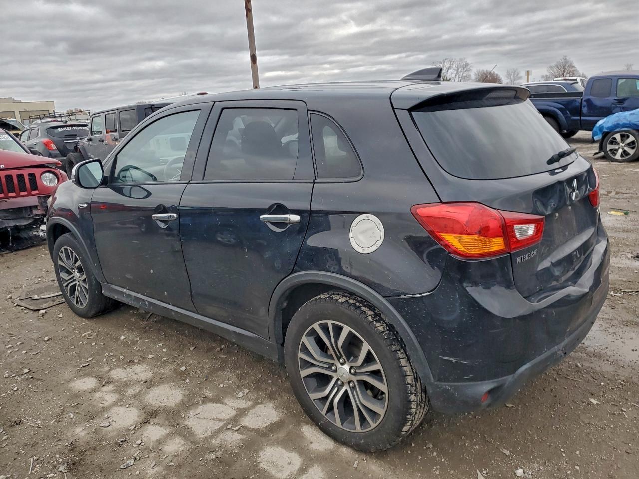2017 Mitsubishi Outlander Sport Es - Image 2