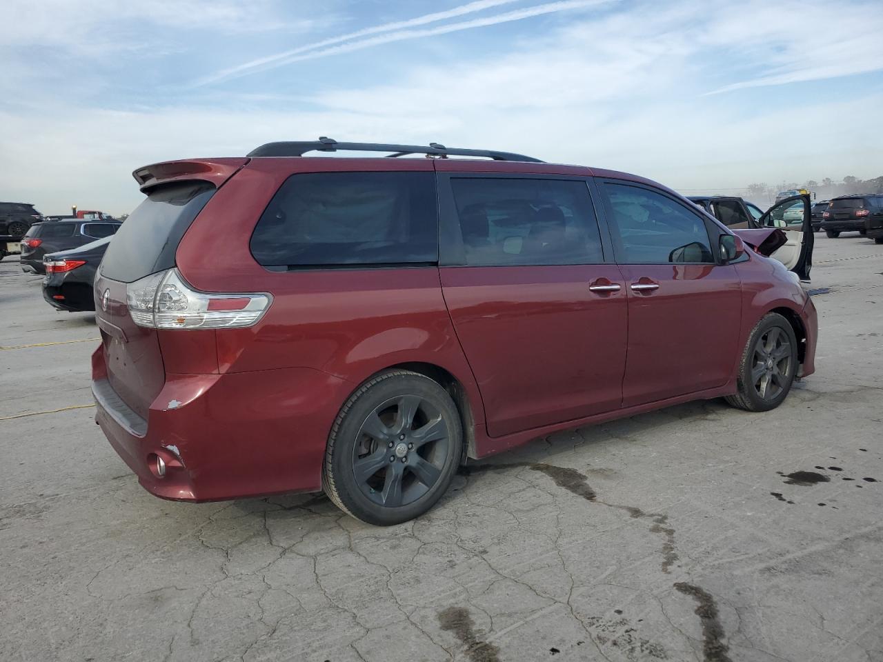 2017 Toyota Sienna Se - Image 3