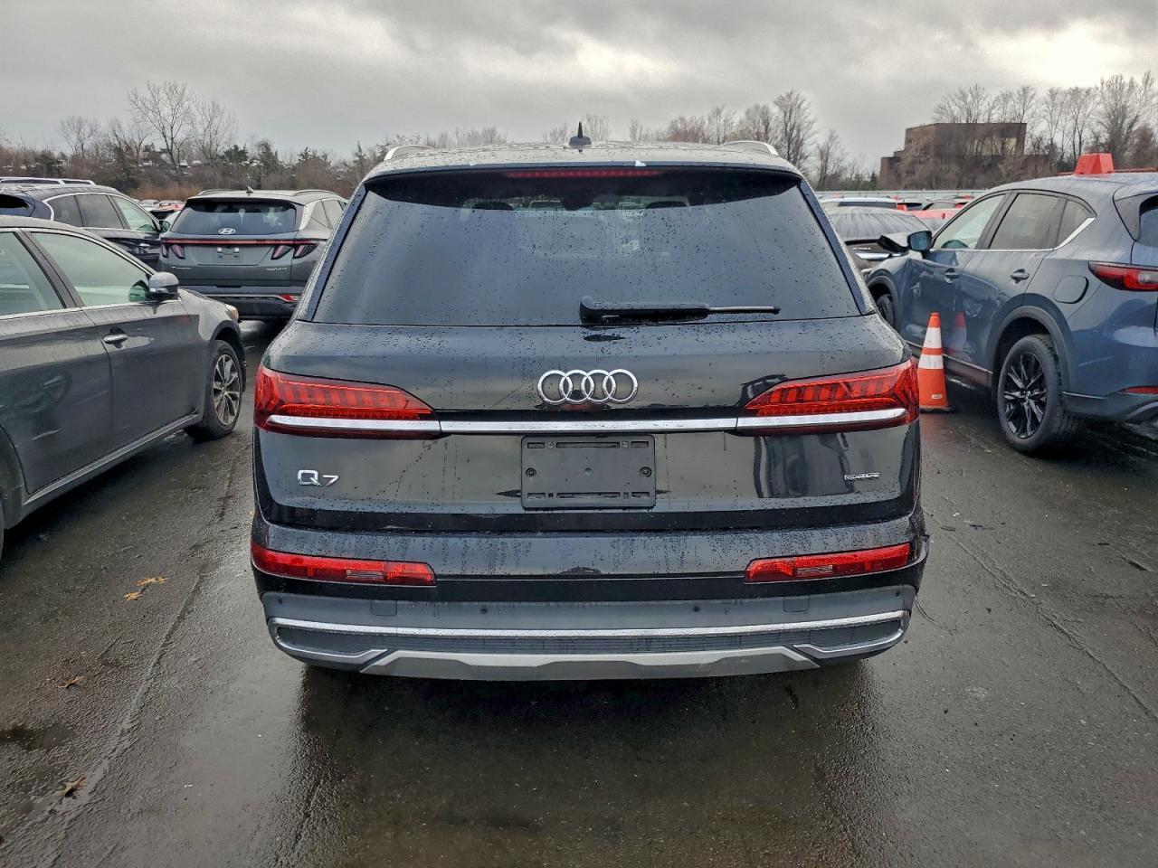2022 Audi Q7 Premium Plus - Image 6