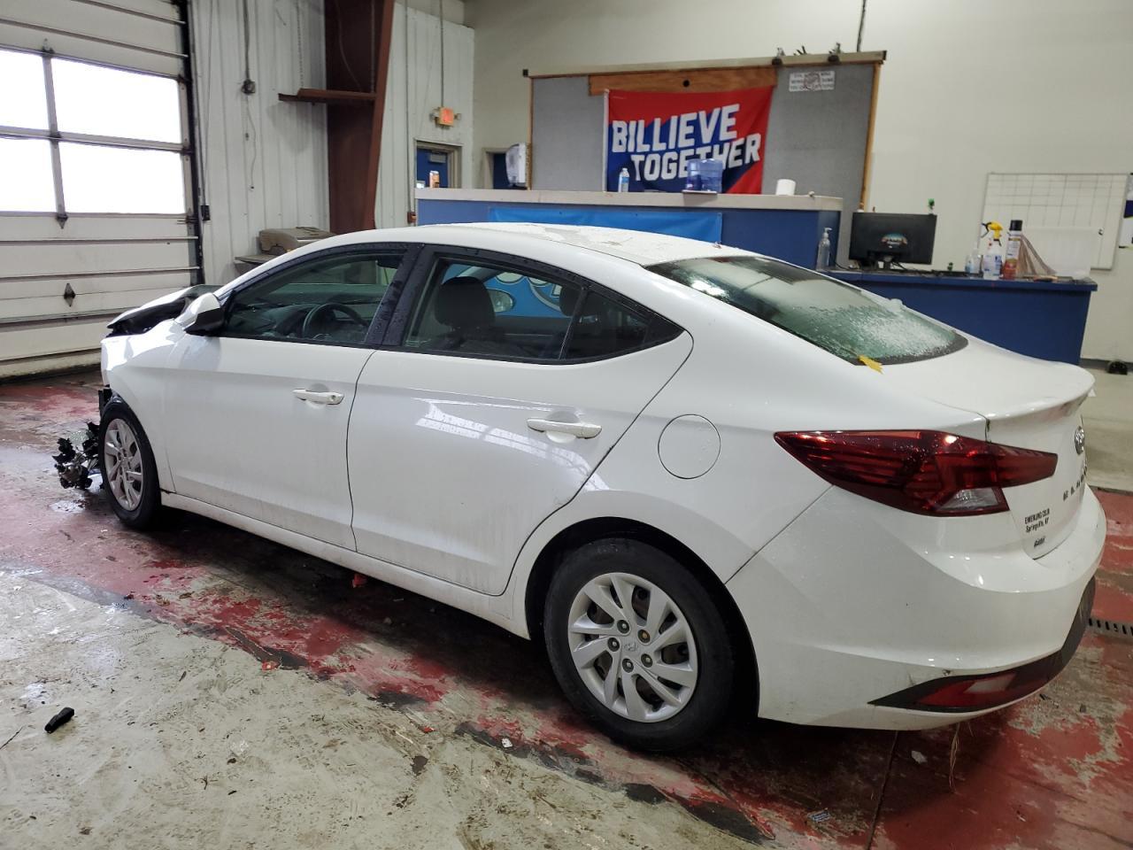 2019 Hyundai Elantra Se - Image 2