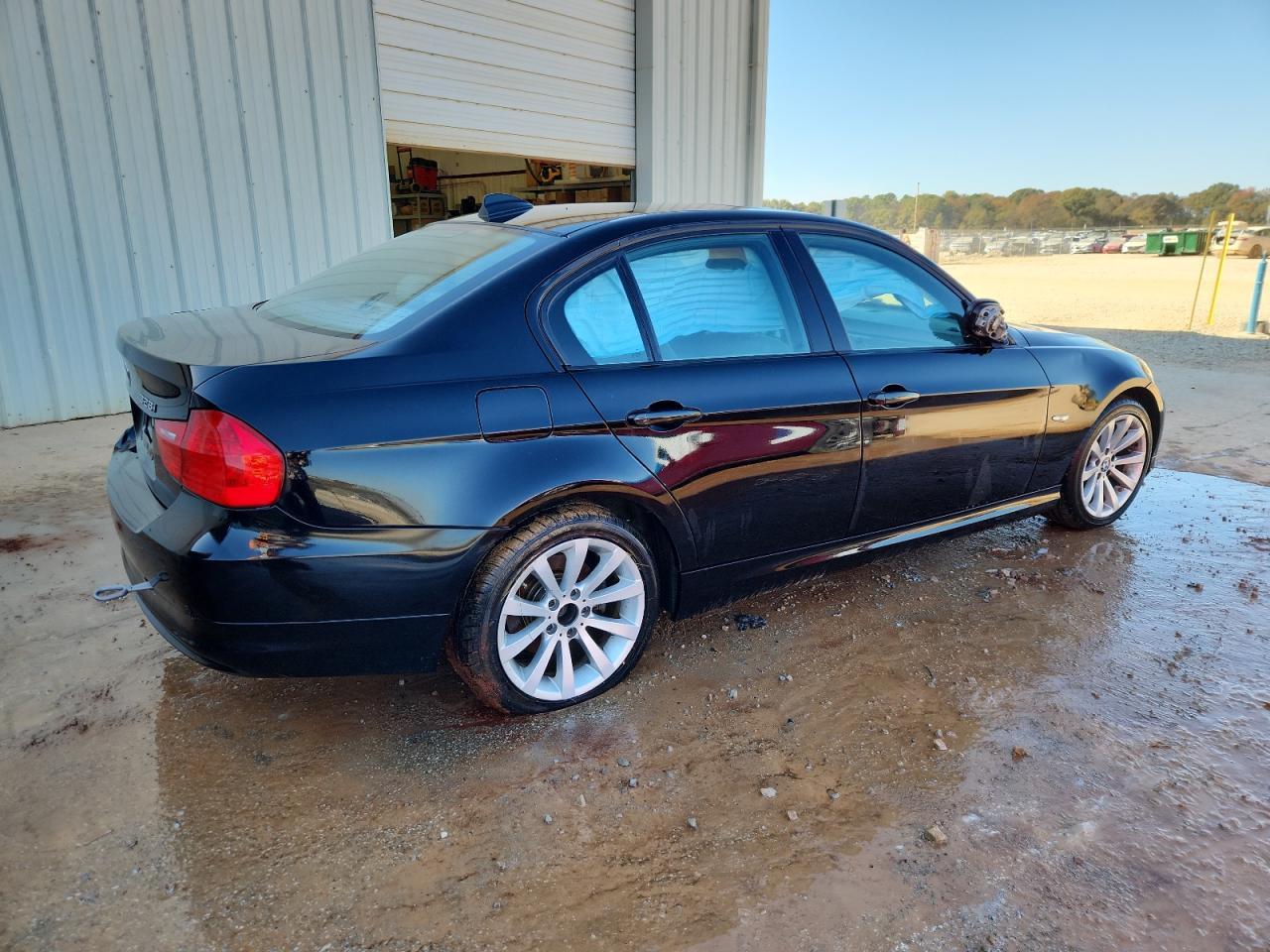 2010 BMW 328 I - Image 3