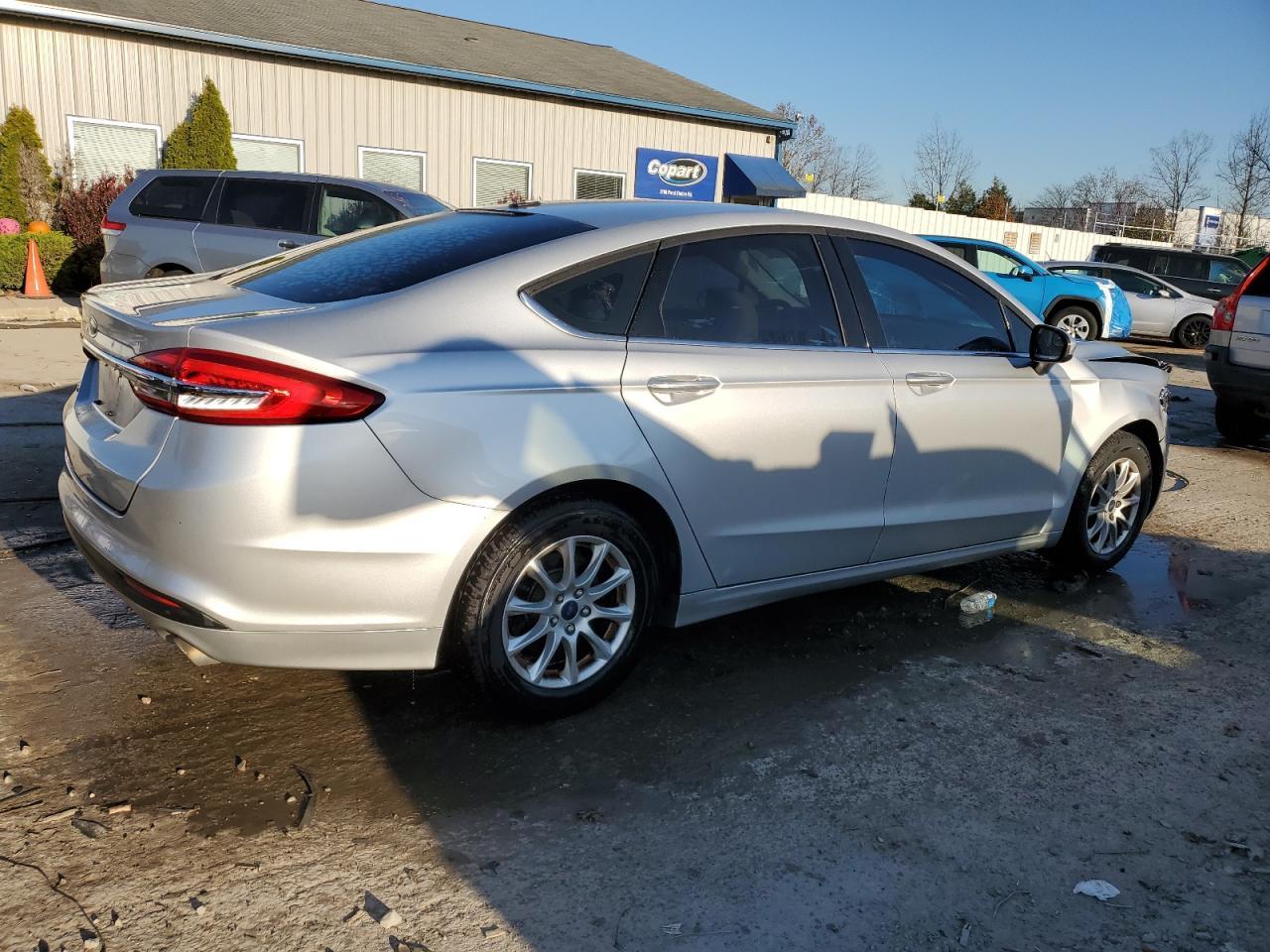 2017 Ford Fusion S - Фото 3