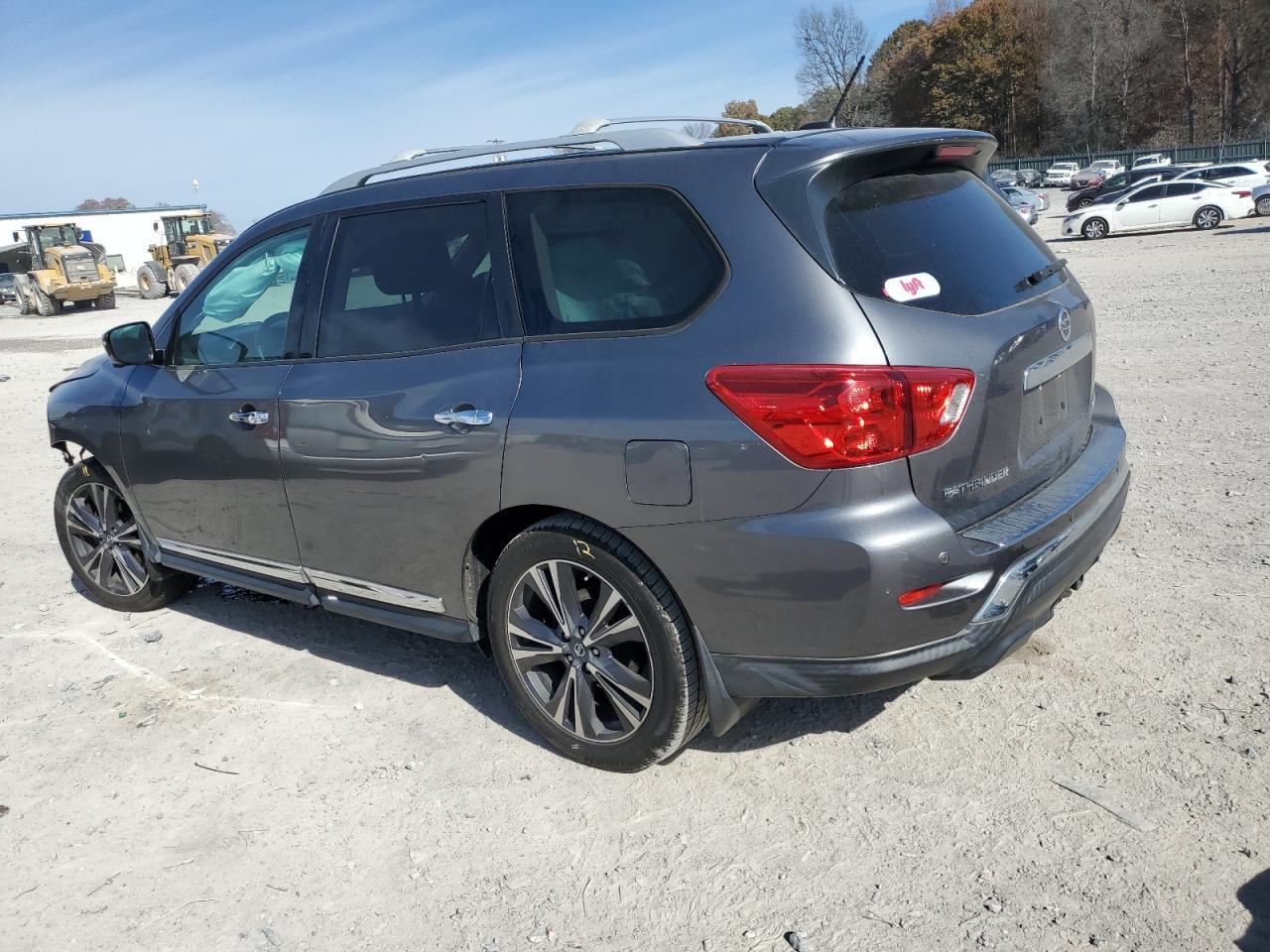 2017 Nissan Pathfinder S - Фото 2