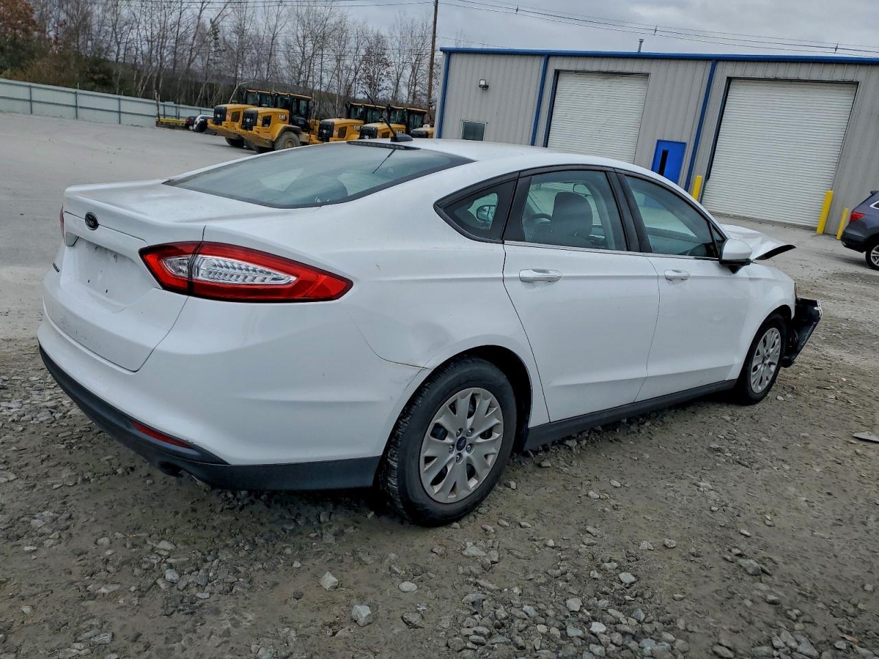 2013 Ford Fusion S - Фото 3