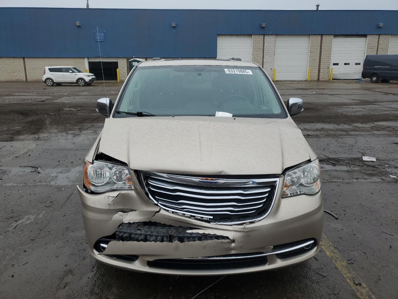 2013 Chrysler Town & Country Touring L - Фото 5