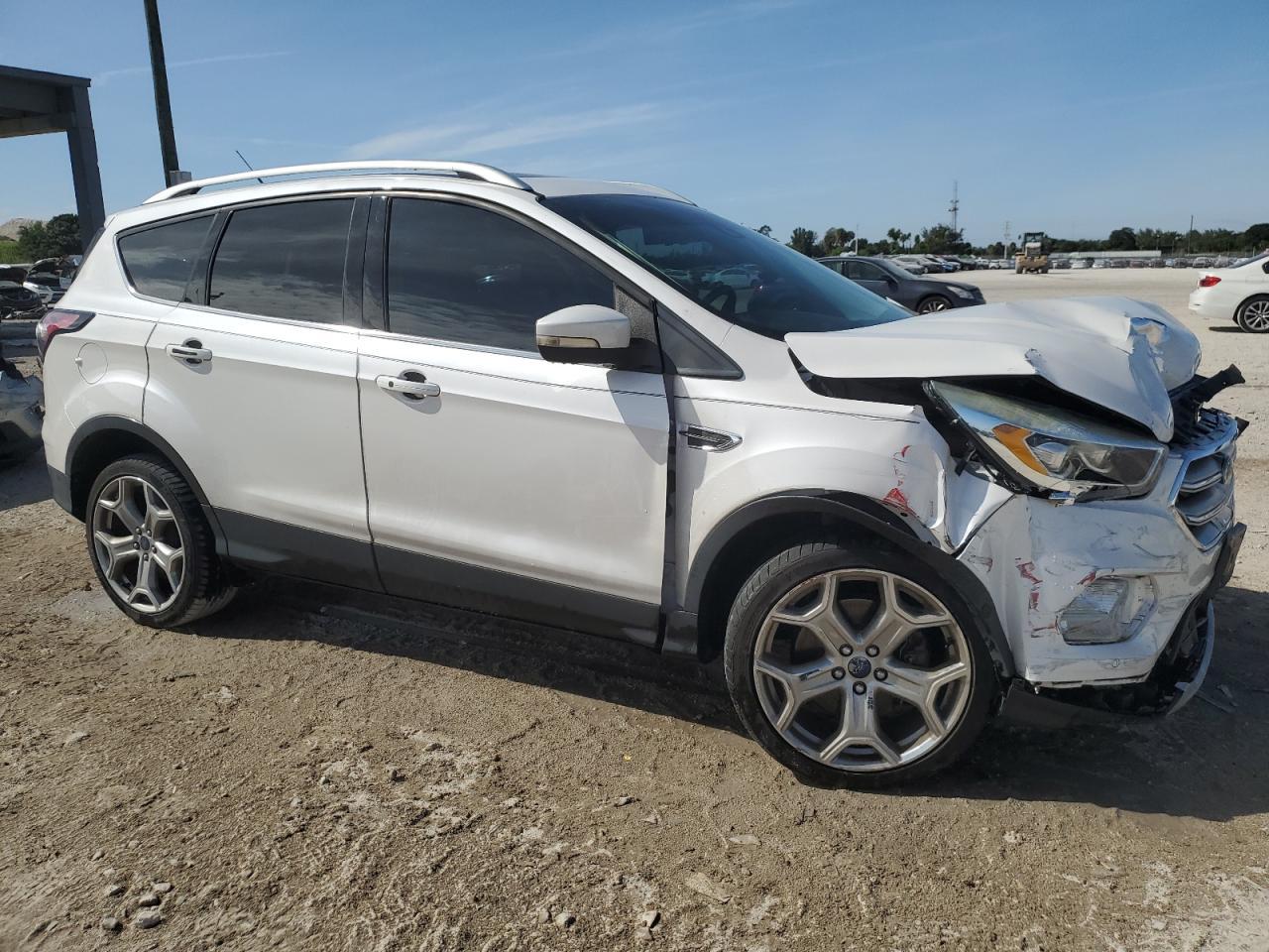 2017 Ford Escape Titanium - Image 4